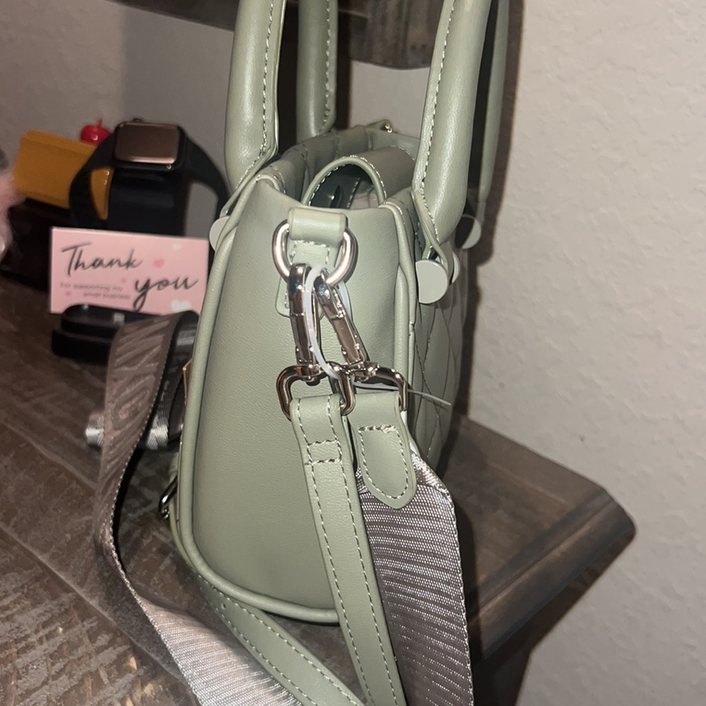 Sold elsewhere Steve Madden Bag. Comes with detachable crossbody strap and coin - Picture 7 of 9